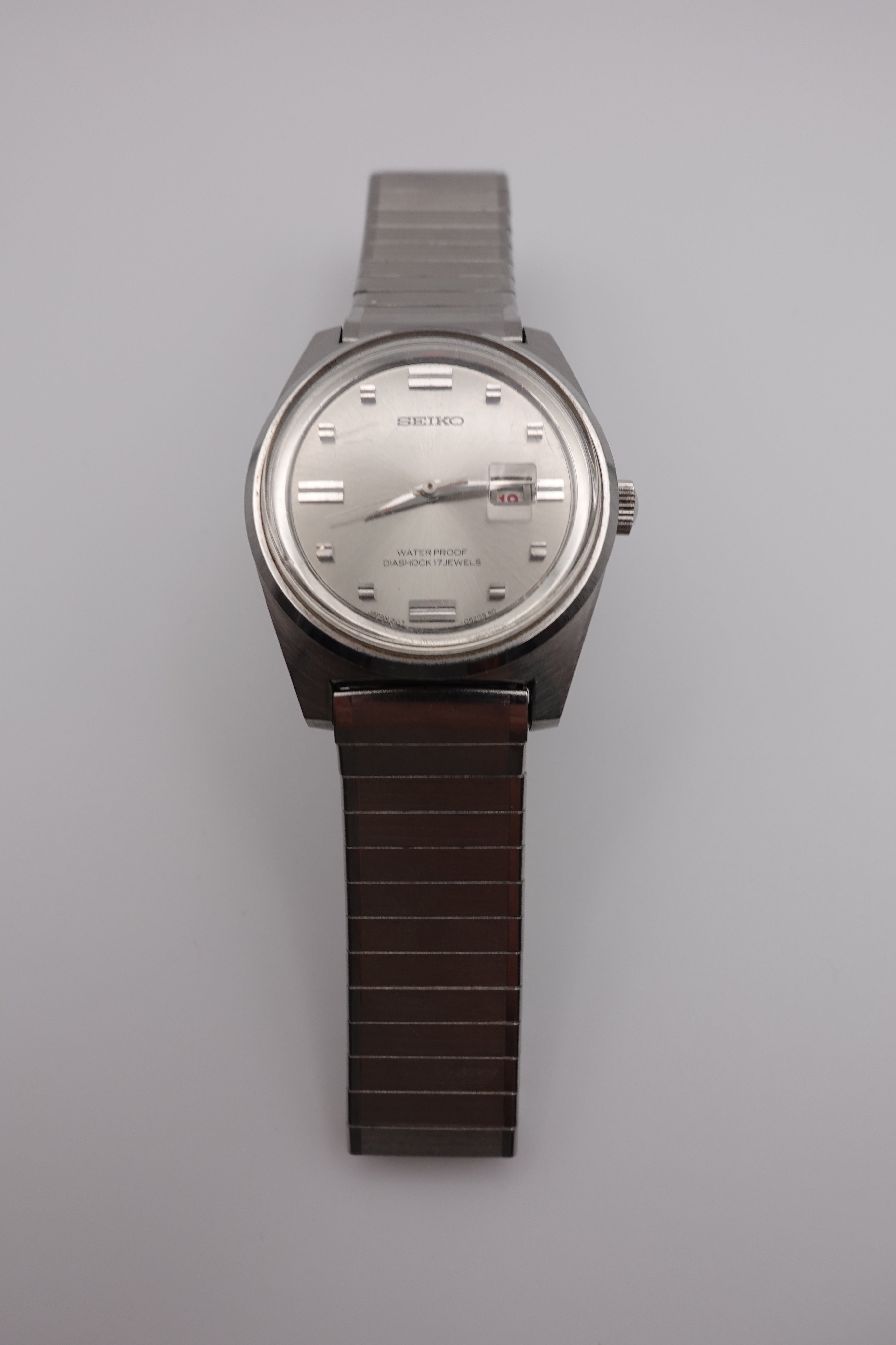 Seiko Hand Wind 17 Jewel Date Diashock Silver Dial 2107-0120