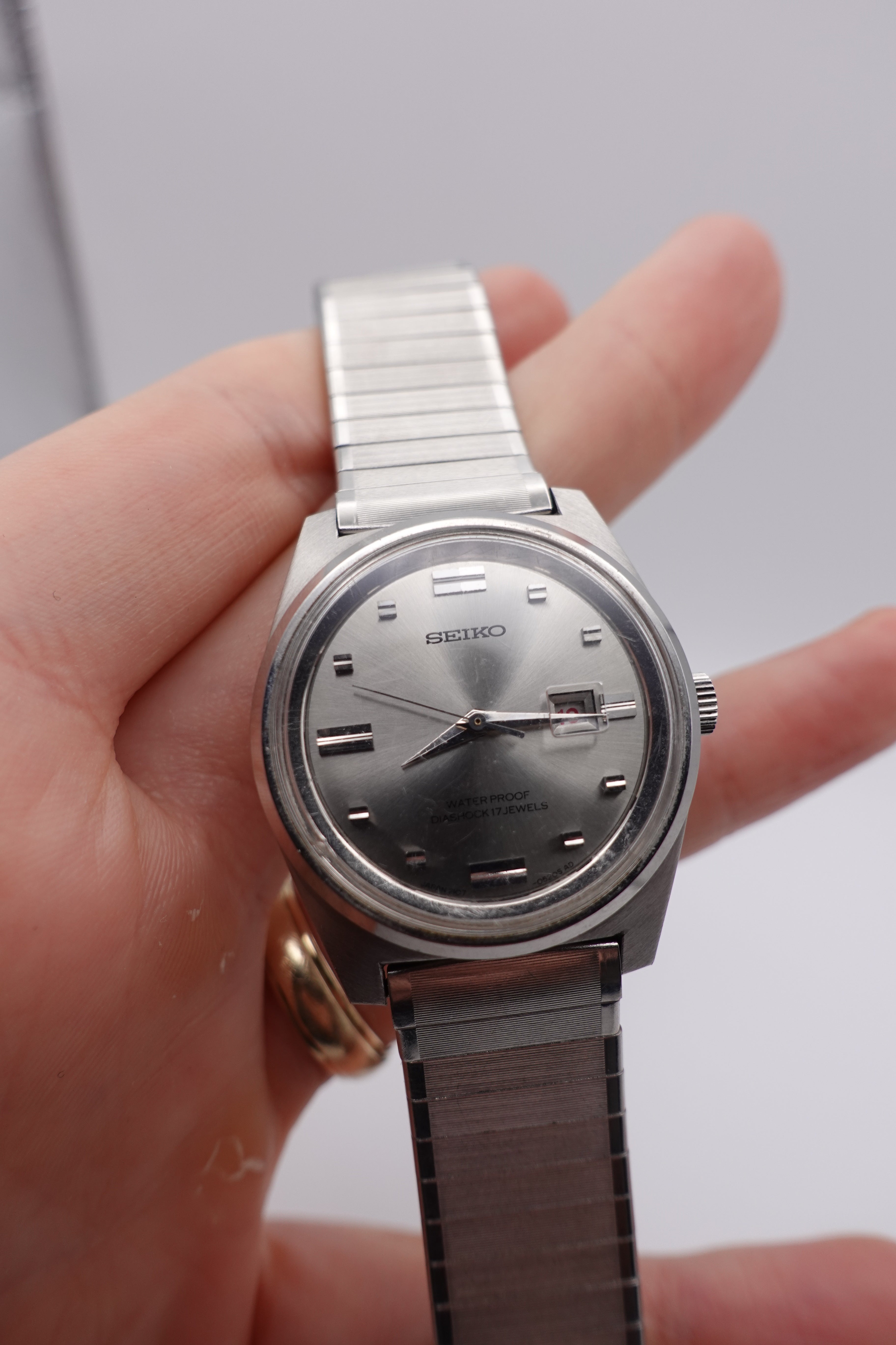 Seiko Hand Wind 17 Jewel Date Diashock Silver Dial 2107-0120