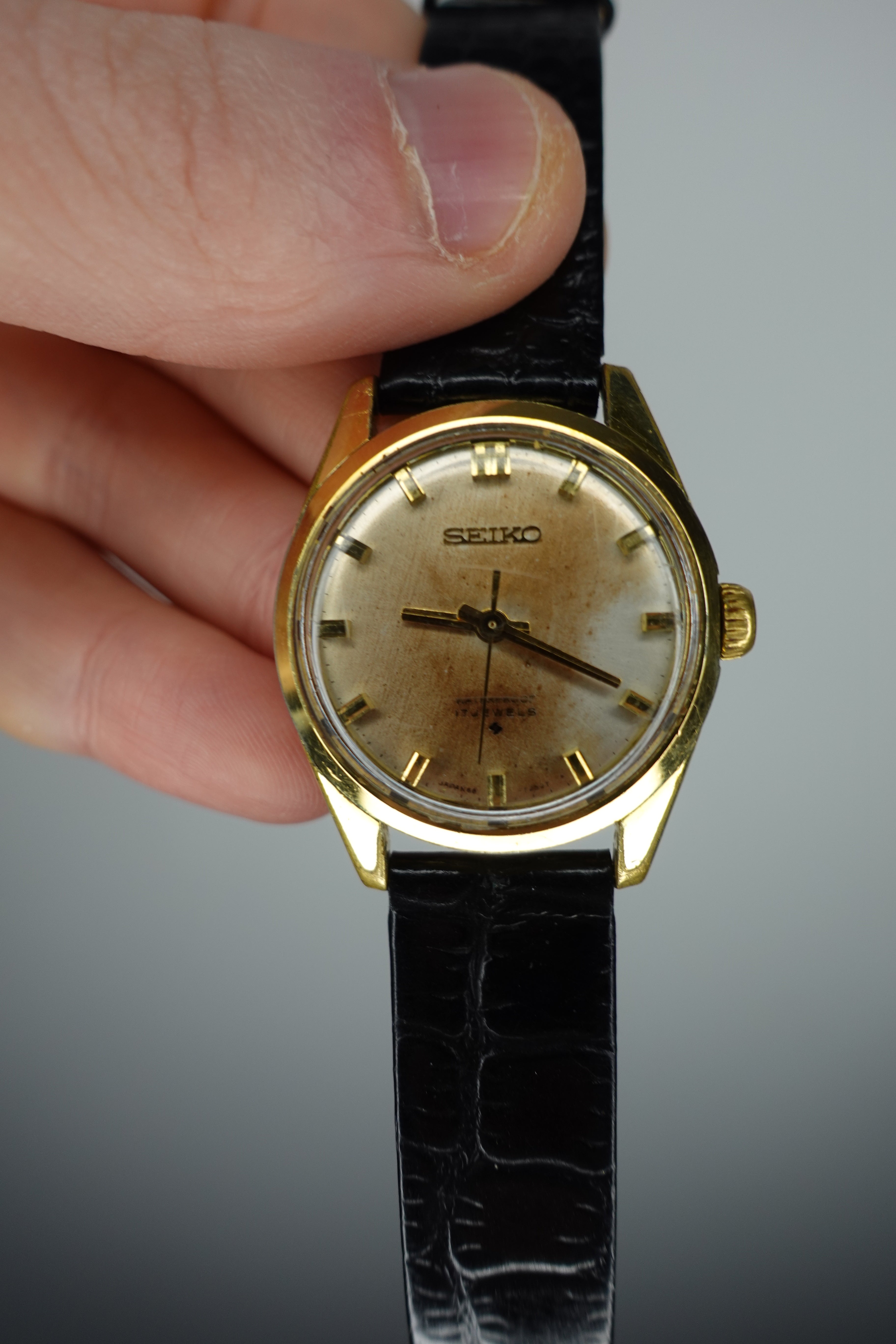 Seiko Hand Wind 17 Jewel Skyliner Gold with Champagne Patina Dial