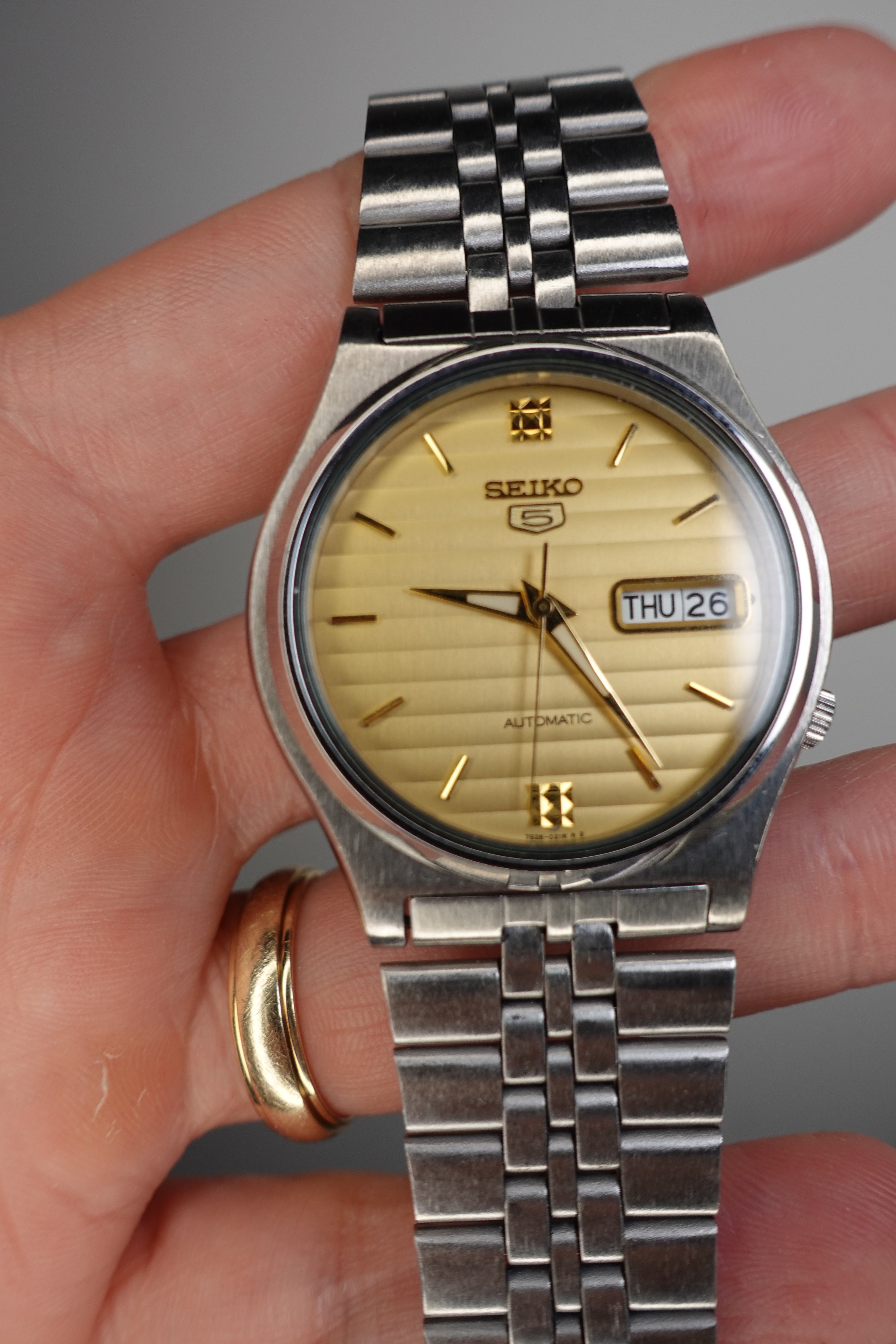 SEIKO5 セイコー5 7S26-0570 AUTOMATIC 自動巻 動作品 Seiko Automatic 5 Day Date Gold Dial 7S26-0570 - Preowned